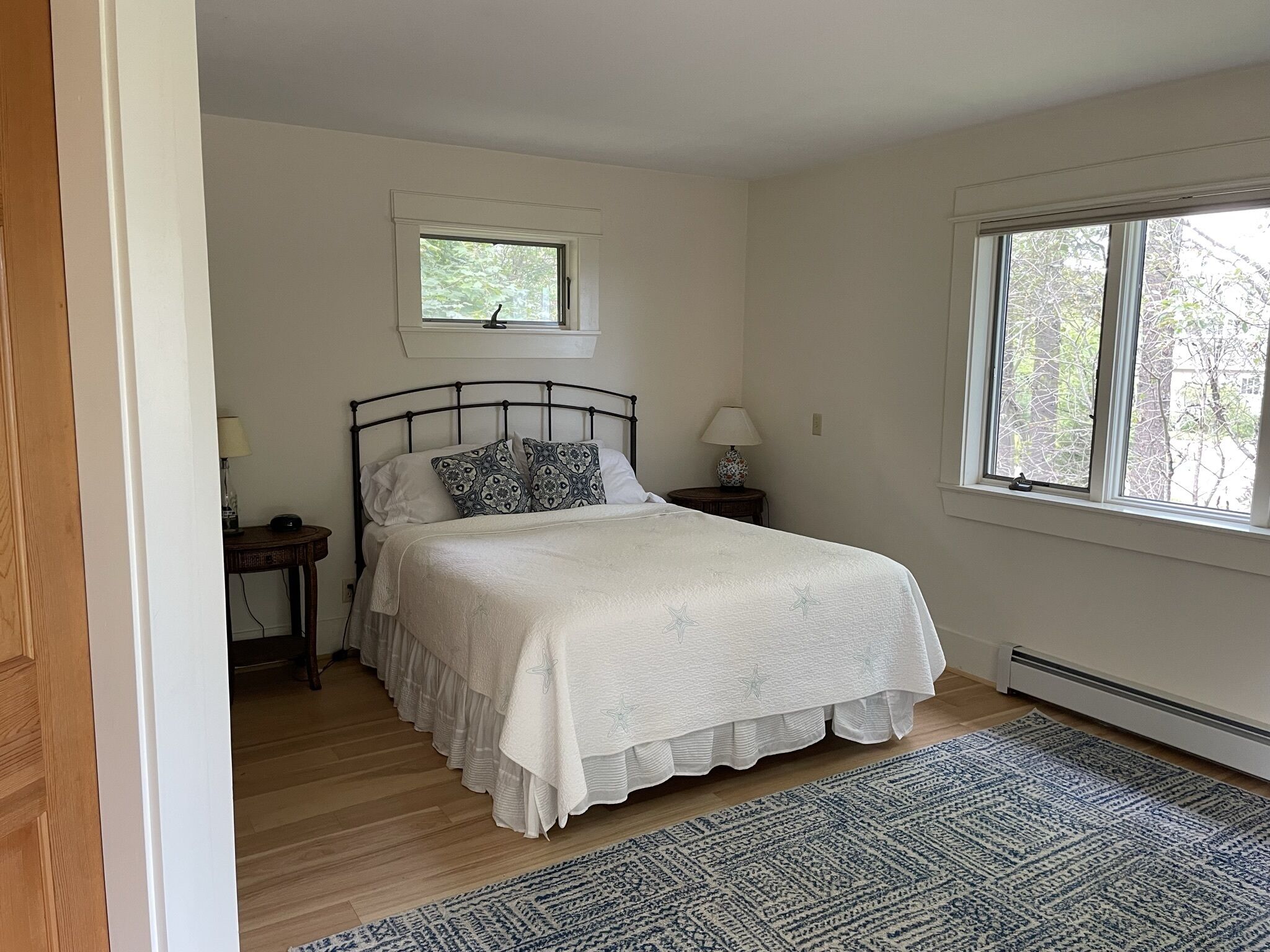 2 bedrooms, desk, iron/ironing board, WiFi (free)