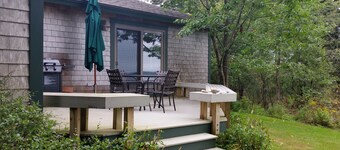 Charming, 2BR Oceanfront cottage with stunning views.