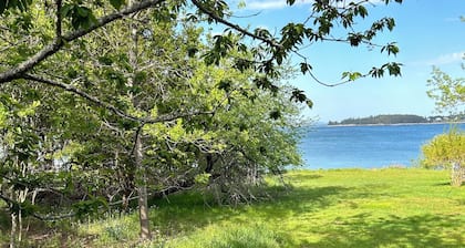 Charming, 2BR Oceanfront cottage with stunning views.
