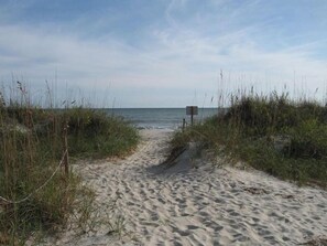 beach access - Wateroak shaded home with screened porch one direct block from beach (Oak Island)