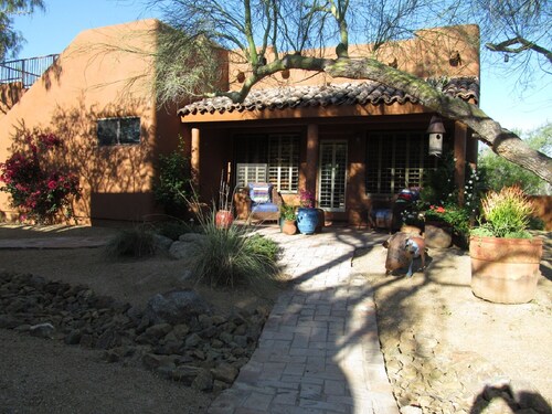 North Scottsdale 1 Bedroom Stand Alone Guest House With Garage.