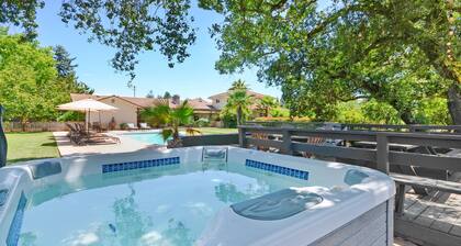 Vineyard Views, Pool Hot Tub - Sleeps 8-12 - 4+ Bedrooms/3+ Bathrooms