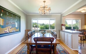 Kitchen Dining Area