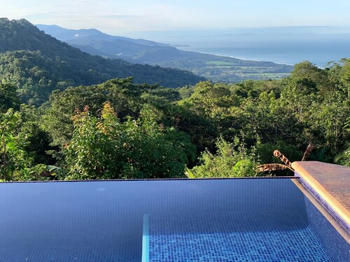 Fabulous 4BD/4BA at Low Rates, Views, Pool, Wifi, near Beaches, Cafes, Dominical