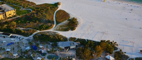 In StrandnĂ€he, LiegestĂŒhle