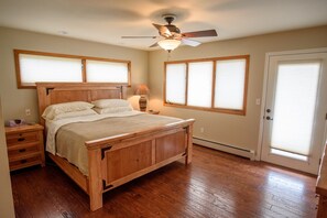 4 chambres, coffres-forts dans les chambres, fer et planche à repasser