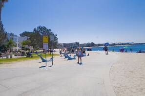 Solsenger og strandhåndklær