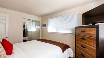 2 bedrooms, iron/ironing board, travel cot, free WiFi