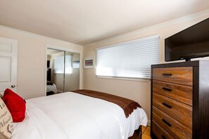 2 slaapkamers, een strijkplank/strijkijzer, reisbedje, gratis wifi