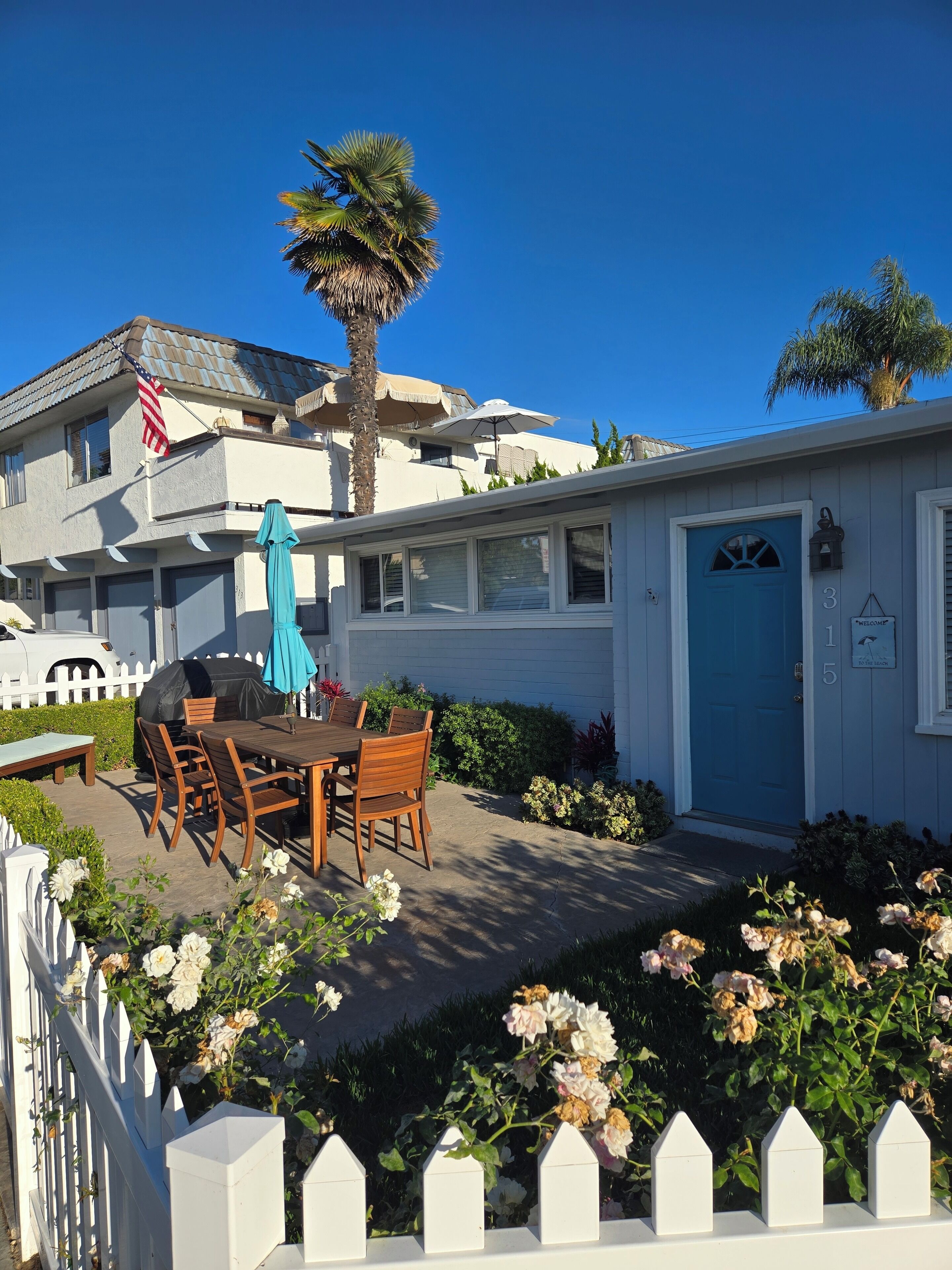 屋外ダイニングエリア