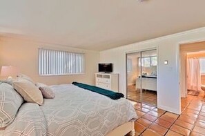 2 makuuhuonetta, silitysrauta/-lauta, vauvan matkasänky, ilmainen Wi-Fi