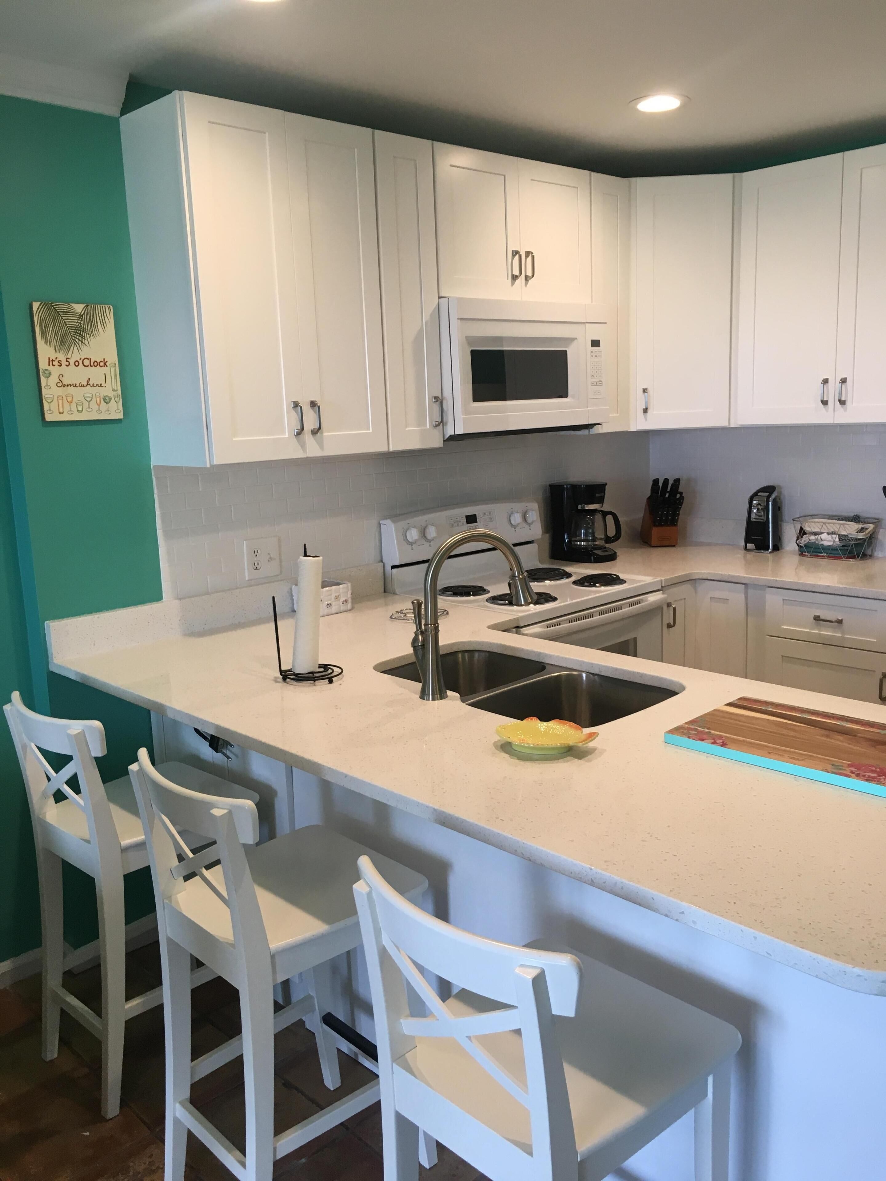 Refrigerador, microondas, horno, placa de cocina