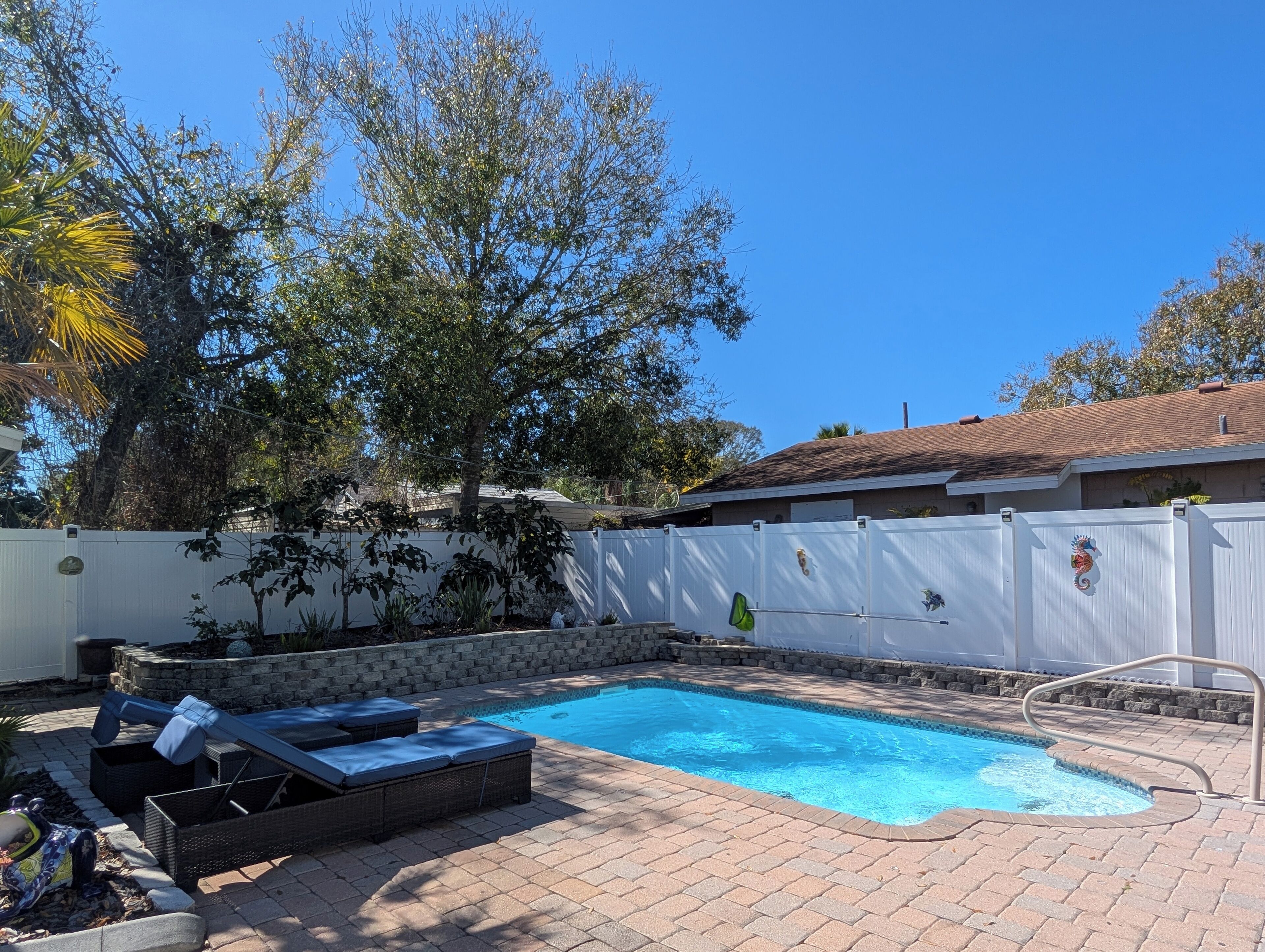 Alberca al aire libre y alberca climatizada