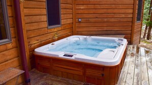 A wooden cabin with a hot tub on a wooden deck. - Beautiful, pet friendly and at the foot of Saxon Mountain in Georgetown Colorado (Georgetown)