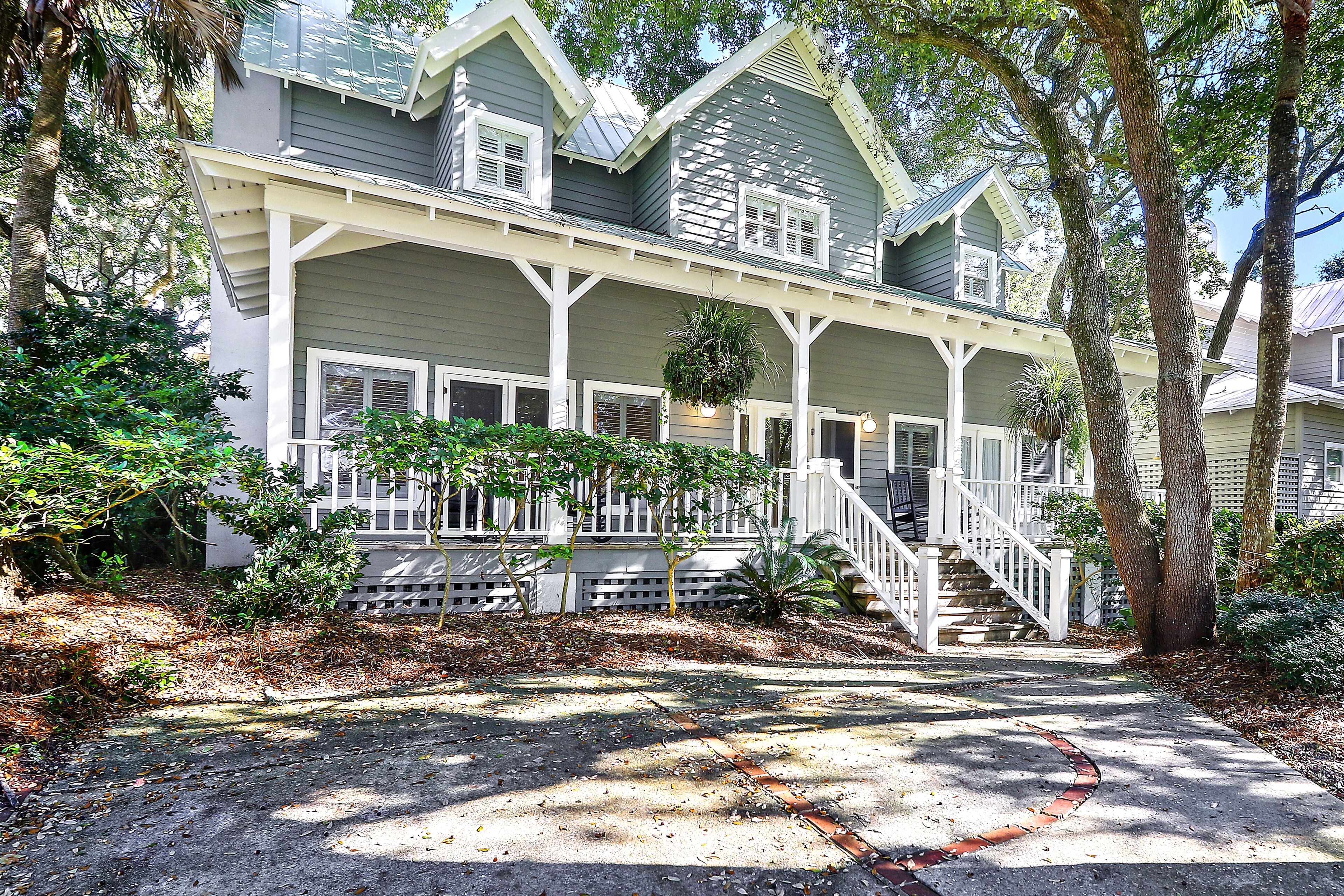 Desirable Kiawah location, Pool Access, 2 min walk to the beach