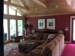 TV, fireplace, Netflix, Hulu