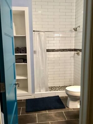 Shower, hair dryer, towels, shampoo - Loft #201 - 2BR 2BA Loft Downtown KC in Historic Building (Kansas City)