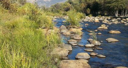 Awesome house & Kaweah River access and 5 miles to Sequoia Park