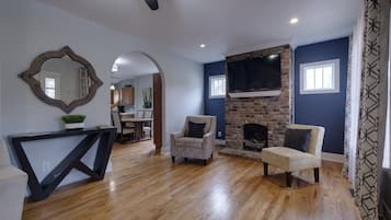 Smart TV, fireplace