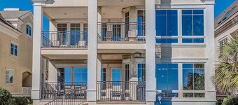 Ultimate Oceanfront Luxury Estate, 7 BR / 8 BA, conserje! Nuevos muebles!