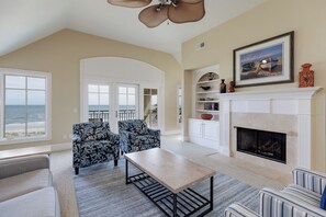 Téléviseur connecté, foyer, lecteur de DVD, chaîne audio