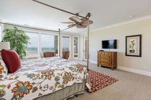 7 bedrooms, desk, iron/ironing board, travel cot