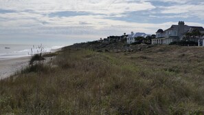 Chaises longues, serviettes de plage
