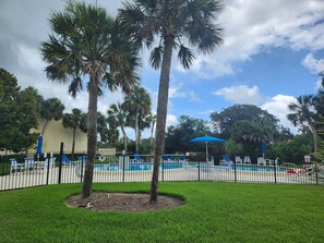Pool - Sawgrass CC Oceanfront Community, Golf Cart to beach, 5 beds, dog on beach (Ponte Vedra Beach)