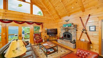 Smart-TV, peis, DVD-spiller og fotballspill