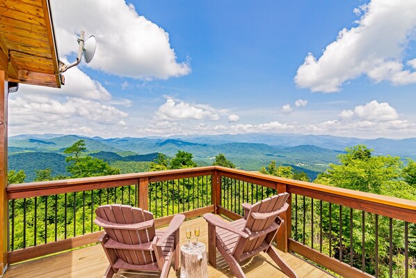 Terrace/patio - Breathtaking Views of 7 Mountain Ranges  - Close to Asheville (Old Fort)