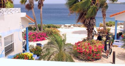 Curacao Finest Tauchen ist nur wenige Schritte entfernt von dieser gut ausgestattete, moderne Villa.