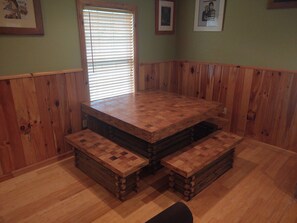 Dining - Large Apartment on Deep Creek, Close To Bryson, The Train, And National Park (Bryson City)