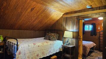 2 makuuhuonetta, työpöytä, ilmainen Wi-Fi, vuodevaatteet