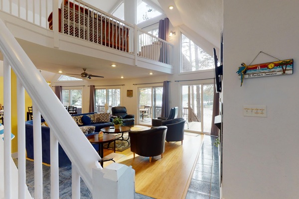 Smart TV, reproductor de DVD, libros, videoteca