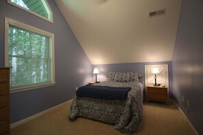 3 bedrooms, WiFi, bed sheets - White Squirrel`s Nest in Sherwood Forest (Brevard)