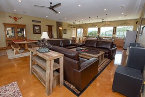 Interior - Sleeps 33, Private pool & putting green,10 min from Garner State Park, Frio Riv. (Utopia)