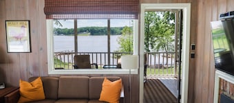 Bay protected big water get away. Sunsets! Pontoon boat available by request.