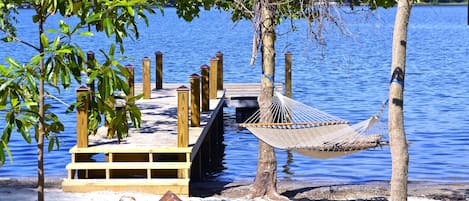 Plage, chaises longues