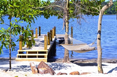 Bay protected big water get away. Sunsets! Pontoon boat available by request.