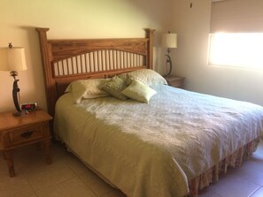 3 slaapkamers, een strijkplank/strijkijzer, gratis wifi, beddengoed