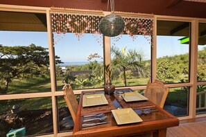 Dining - Close But Far.... Cool da Heels (Captain Cook)