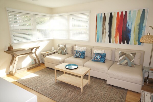 Een smart-tv, een dvd-speler, een filmbibliotheek en een stereo