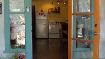 KylskÄp, mikrovÄgsugn, ugn och spishÀll