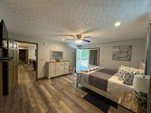 3 bedrooms, iron/ironing board, travel crib, free WiFi