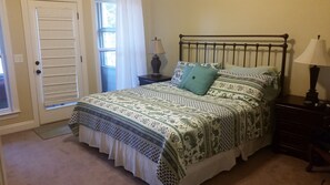 3 habitaciones, tabla de planchar con plancha, wifi y ropa de cama 