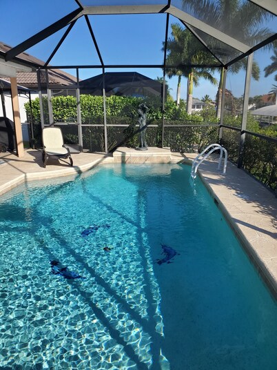 Cape Coral Southern Exposure  Vacation Paradise Located On A Canal, Heated Pool