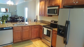 Fridge, microwave, oven, stovetop - Penthouse - Resort living (Irvine)