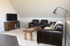 Fernseher, DVD-Player, Bücher, Videothek