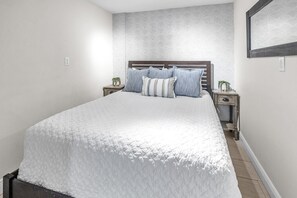3 bedrooms, desk, iron/ironing board, travel cot