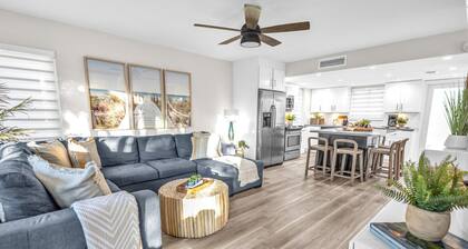 UPSCALE WATERFRONT VILLA - MARINA, BEACH, LAGOON, PISCINES, KAYAKS & BIKES + WIFI